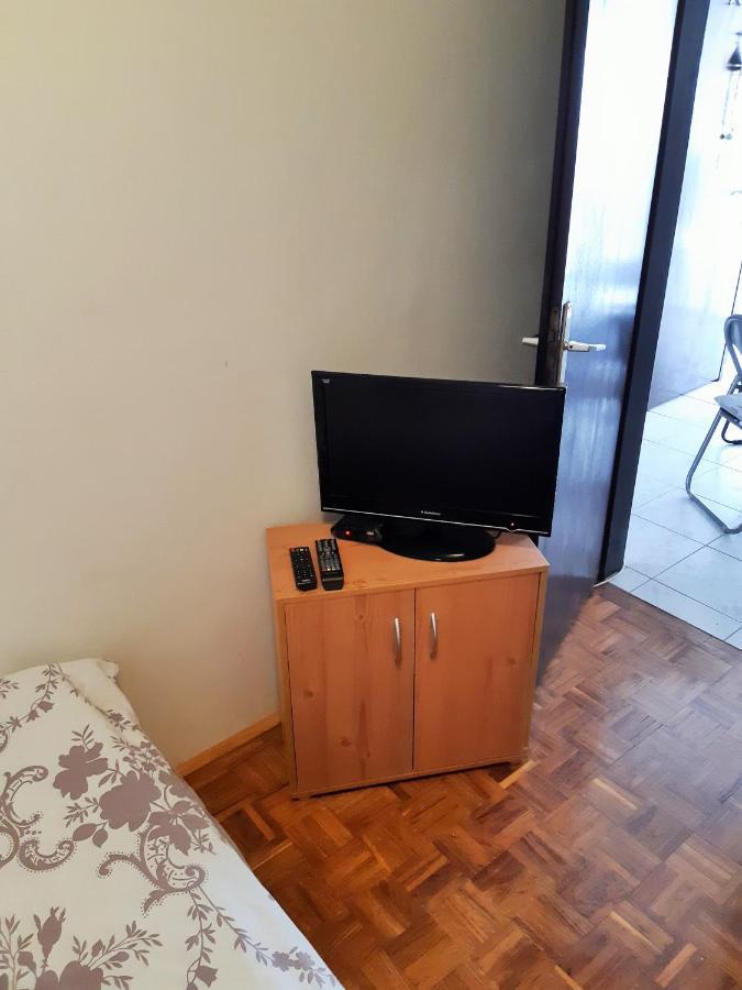Dalmatino Apartmani วีร์ ภายนอก รูปภาพ