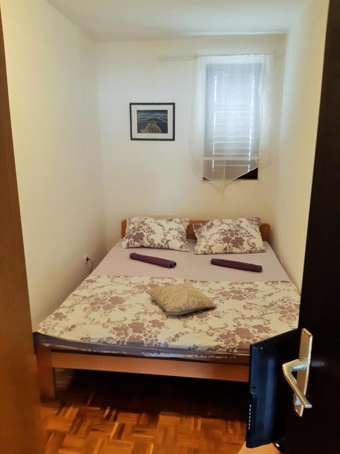 Dalmatino Apartmani วีร์ ภายนอก รูปภาพ