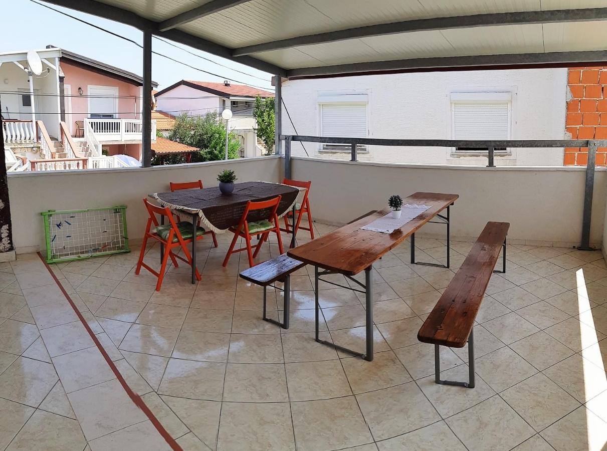 Dalmatino Apartmani วีร์ ภายนอก รูปภาพ