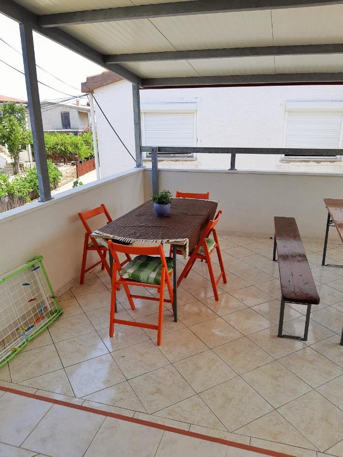 Dalmatino Apartmani วีร์ ภายนอก รูปภาพ